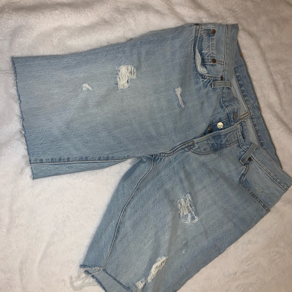 Distressed Levi’s shorts - Picture 4 of 5